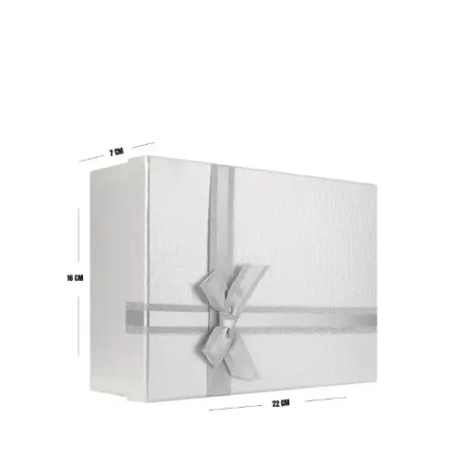 [00057661] White Textured Gift Box with Silver Ribbon – 22 x 16 x 7 cm